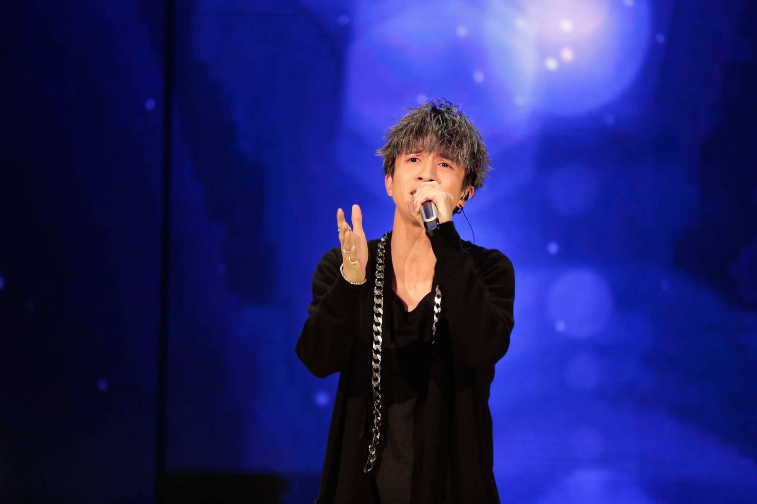 Singer regrets scandal, but not sorry The World of Chinese