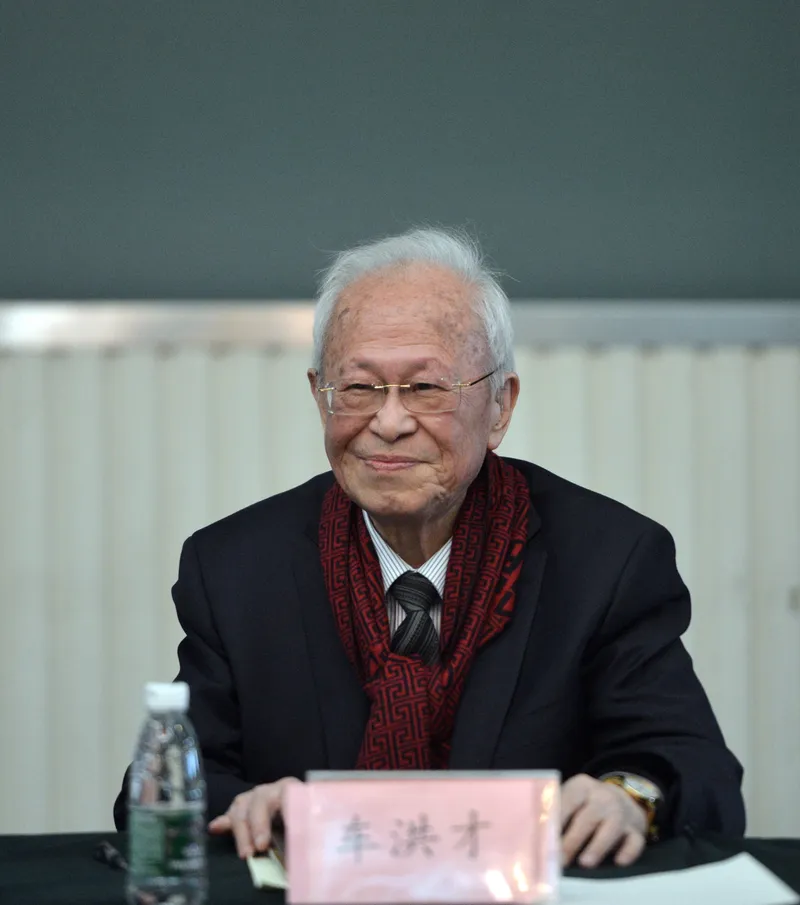 Che Hongcai at a conference, an author of the first Pashto-Chinese dictionary