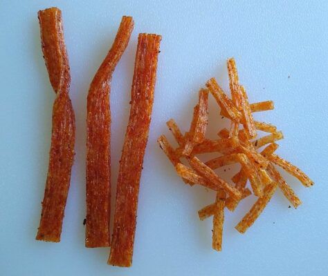 Spicy sticks can come in a variety of forms including long, wide threads or short skinny threads.