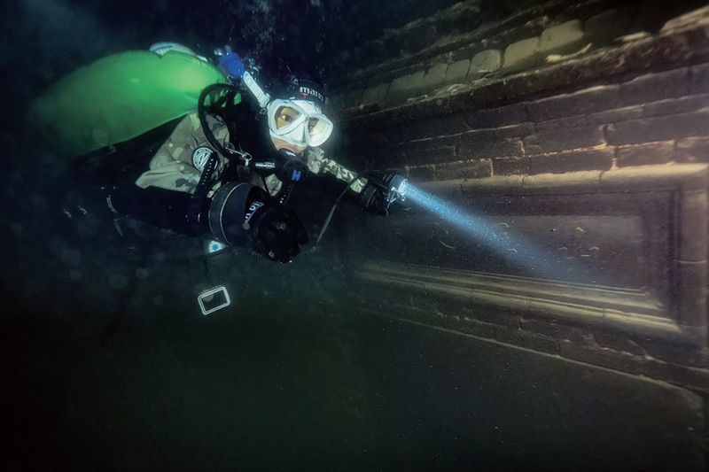 diving, “Mountain Belt, Water Screen” plaque, Xujiayuan village, underwater, Qiandao Lake, Hangzhou, Thousand Island Lake