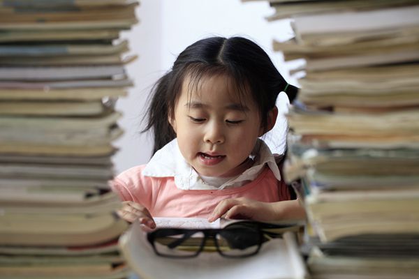 "Homework curfews" have stirred up debate among Chinese parents who worry about their children's future.