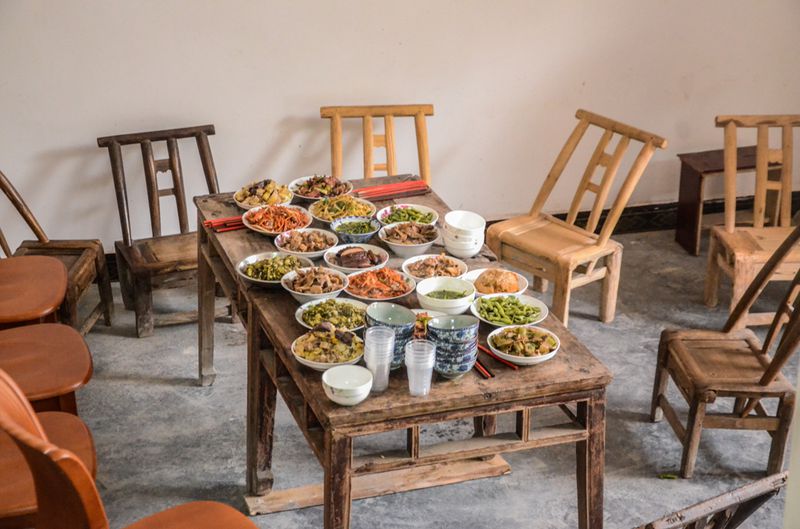 A Vietnamese bride's feast for guests in China
