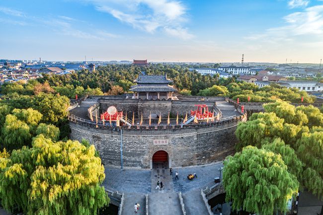 A section of Qufu's old city wall which was constructed during the Ming Dynasty.