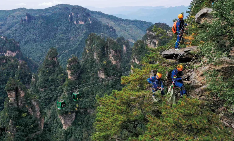 Blue Sky Rescue participates in more than 1,000 rescue operations per year, China's outdoor sports boom