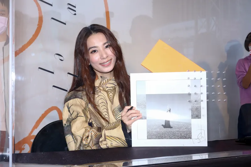 Hebei Tien's newest album Time Will Tell, won Best Female Vocal Album at the 2021 Golden Melody Awards