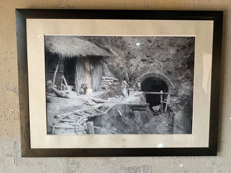 Vintage photos of the Yunnan-Vietnam railway being built and the tunnels they dug