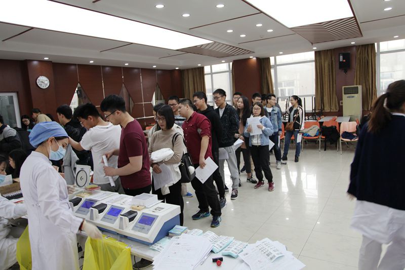 A blood drive at Chinese Academy of Agricultural Sciences on March, 2017. Students are the city's main donors.