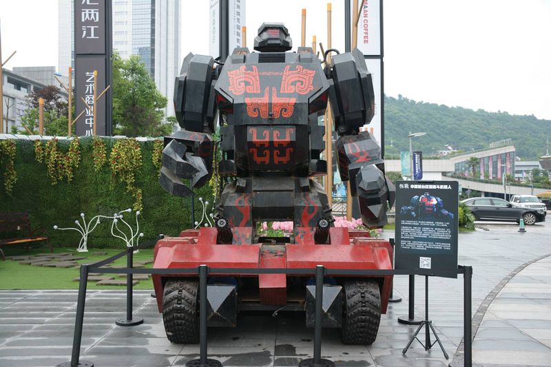 Far bigger than the actual bots used in the FMB matches, Yamantaka, built by a Shanghai robotics company in 2016, is a functional combat bot occasionally used for spectacle