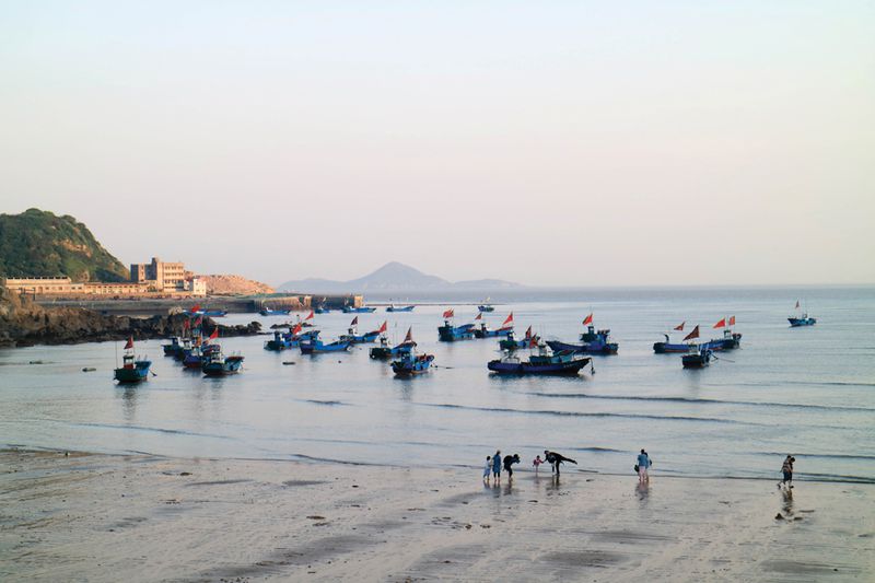 Boats moored off the beach of Shengsi's base island are a picturesque backdrop for photo-takers, occasionally taking visitors on fishing trips