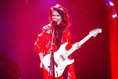 Jessie J in Singer