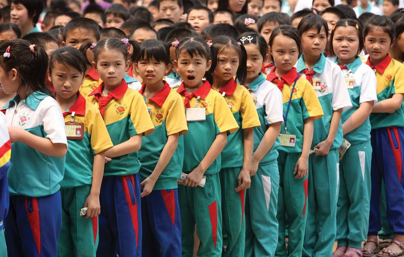 Students in Foshan, Guangdong province line up to make donations for earthquake victims in Sichuan, May 2008