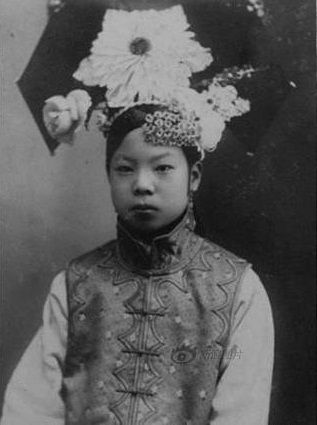 A picture of Wenxiu, the only Chinese concubine to formally divorce from an emperor. 